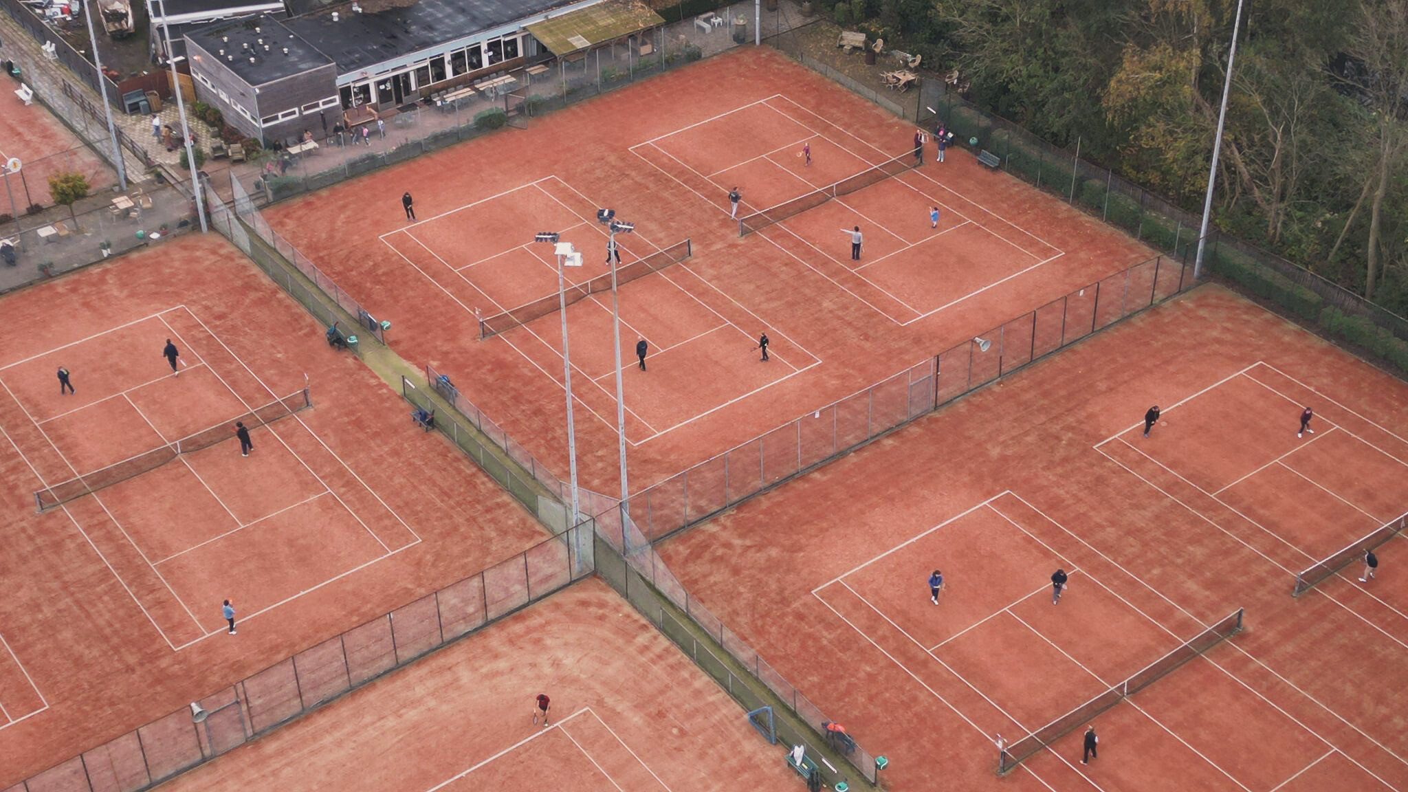 Gezocht tennispark onderhoud