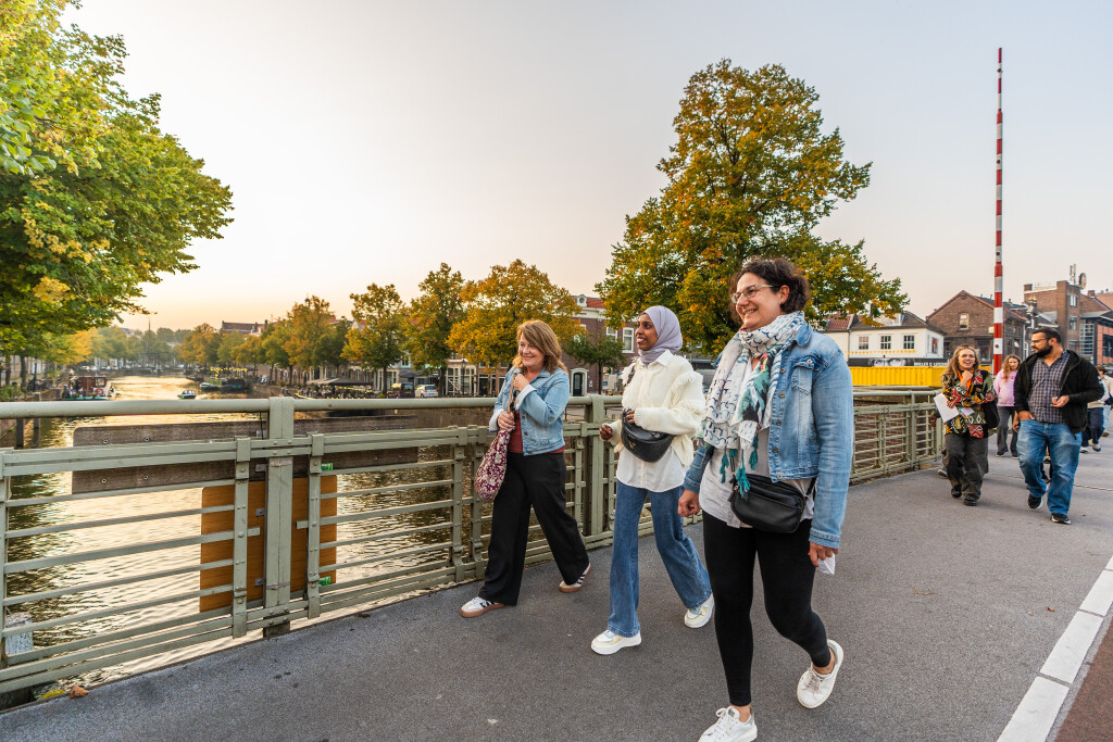 Wandelen met nieuwkomers: extra groepsleiders gezocht