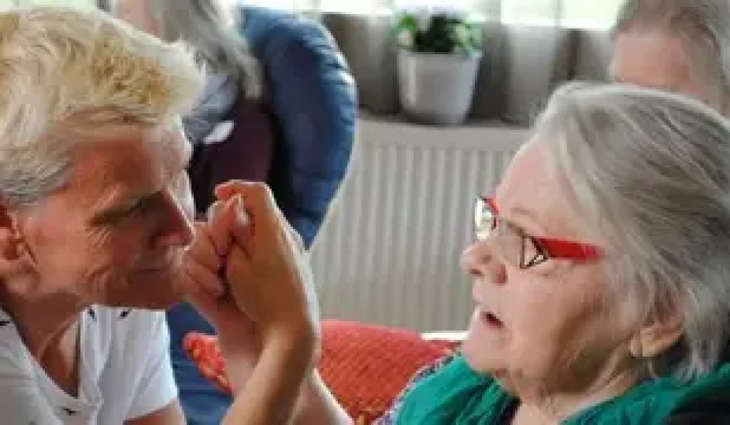 Momentmaker voor bewoners met Dementie