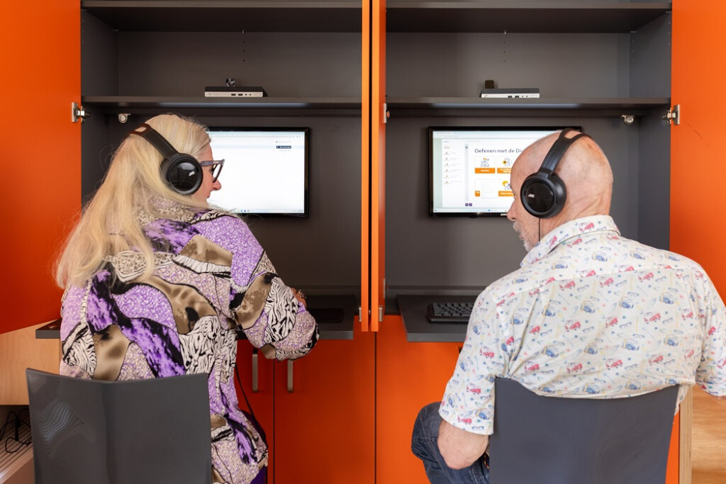 Vrijwillige begeleider/gastheer computercursussen voor beginners - oefenplein vrijdag