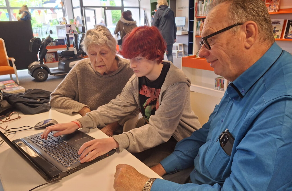 Medewerker digitaal spreekuur in bibliotheek Noord op zaterdag